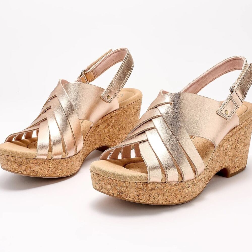 Clarks Women's Giselle Glow Woven Leather Wedge Sandals Rose Gold Size 7.5